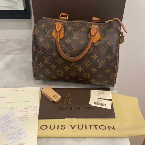 SOLD! SOLD! Authentic LV Speedy 25